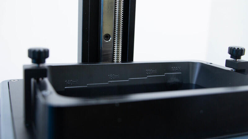 Объём емкости для фотополимерной смолы у Anycubic Photon Ultra составляет 240 мл.