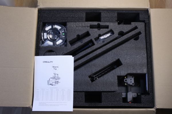 Комплектация Creality CR-10 Smart Pro довольно обширная и включает в себя множество модернизаций.